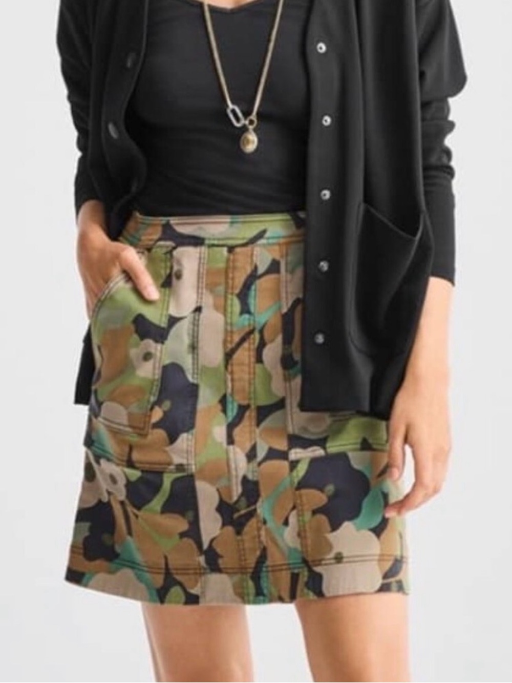 Cabi Zip Line Floral Camo Utility Skirt Size 8 Style 6361